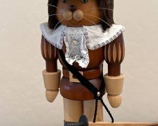 Original Seiffener Nussknackerhaus (Christian Ulbricht) "Puss in Boots" German Wooden Nutcracker (Natural Finish Edition)