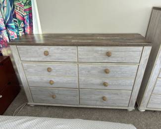 Ashley Furniture 8 drawer dresser