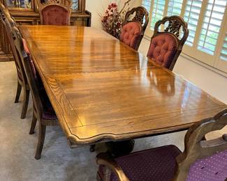 Beautiful table with six chairs, 2 leaves, table protector pads (could seat ten)