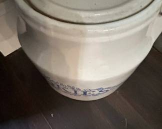 Blue Willow Pattern Stoneware Crock with Lid
