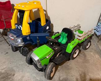 Battery powered tractor toy