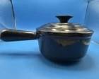 Le Creuset. 