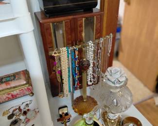 Jewelry (Living Room)