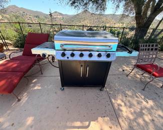 Charbroil Grill with propane tank