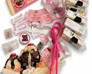 179 VintageBaskinRobbinsCollectiblesAdvertisingLot