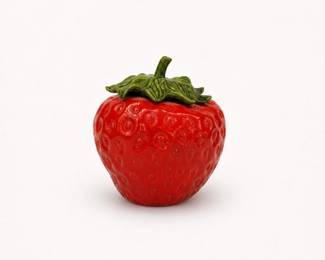 44 VintageStrawberryCookieJarCanisterMadeinUSARed