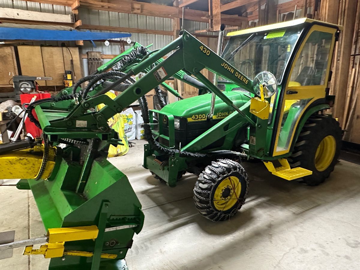 John Deere 4300 ST; rear camera; 722.7 hours; back blade; bucket; snow blower; bucket