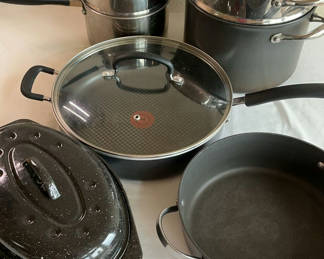 Lot 54: Circulon Nonstick Cookware Set with Pots, Pans and Lids