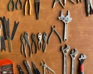 Lot 173: Pliers and Wrenches