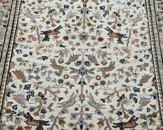 Lot 102: 4' x 6' Area Rug
