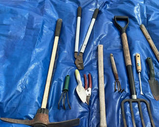 Lot 146: Assorted yard and garden tools