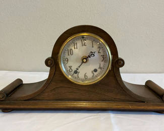 Lot 33: Mantle Clock