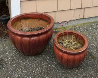 Lot 125: Ceramic Garden Planters & Matching Wind Chime Set