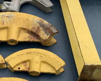 Lot 197: Pittsburgh Compact Bench Pipe Bender with assorted dies
