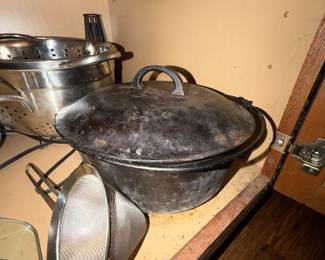 Cast Iron Dutch Over