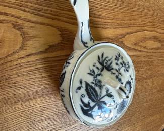 vintage Meissen Blue Onion sugar cube holder