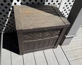 Outdoor storage box