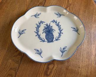 Andrea by Sadek Colonial Williamsburg dish features a blue pineapple design with a scalloped edge.