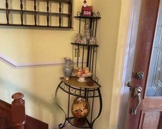 Corner shelf