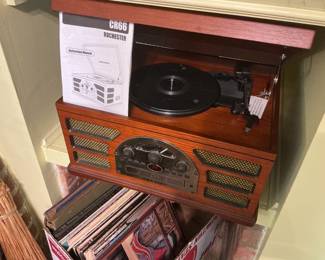 Crosley record player with CD and radio
