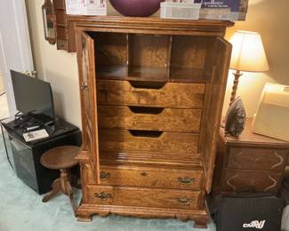 Chest of drawers