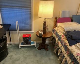 Second night stand with lamp