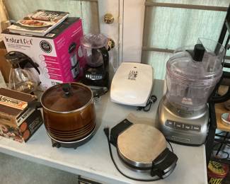 Blender, waffle, iron, crockpot, kitchenAid food processor