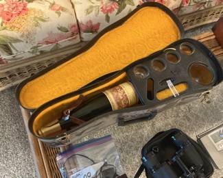 Portable wine/liquor carrying case