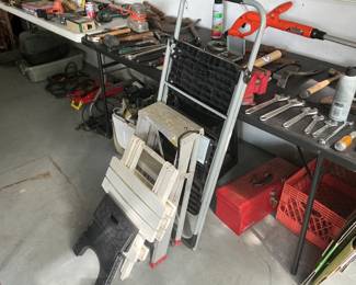 Short step ladders