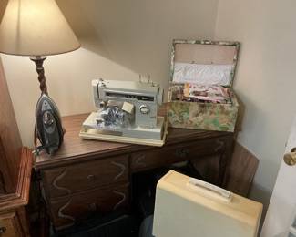 sewing machine with cover and sewing table