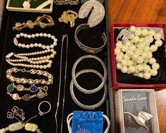 St. John brackets, fresh water pearl bracelets and more 