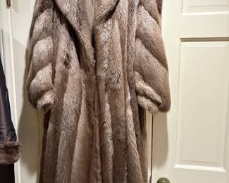 Vintage Long Beaver coat with with horizontal pelts - size L - XL - from Dittrich Furs