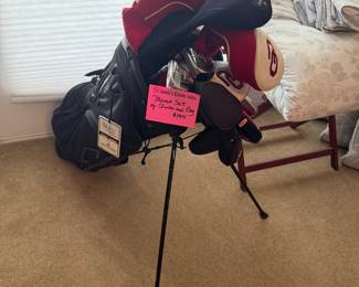 Mens set of golf clubs with bag
