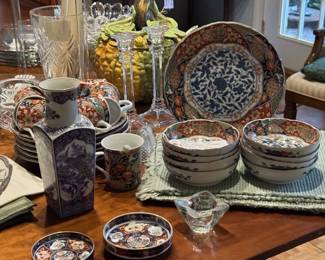 Rinsai Sanyo Imari-style China (6 dinner plates, 6 coffee mugs, 8 bowls)