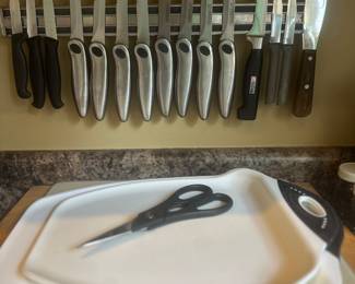Knives & cutting board