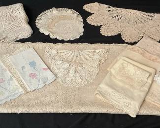 Vintage Table Cloths And Napkins