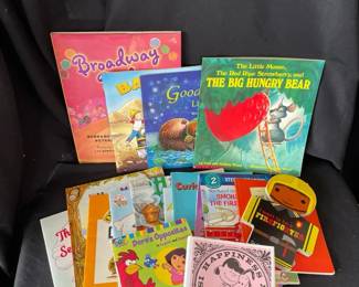 Assortment Of Childrens Picture Books  Level Readers