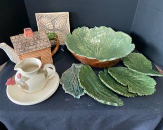 Lettuce Serving Set Pitchers And Trivet