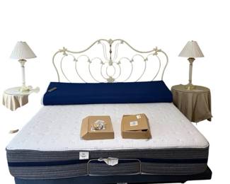 Serta iSeries Hybrid King Mattress, Motorized Adjustable Base Vintage Bed Frame OPERATIONAL