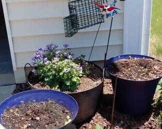 Outdoor Planters And Decor Bundle