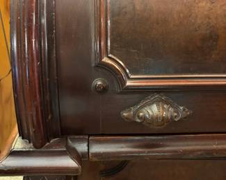 Roll-top clam-shell desk with extending desk detail