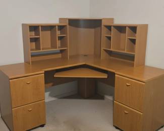 Laminate LShaped Corner Computer Desk with Hutch