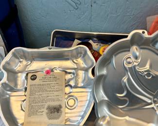 Cake pans
