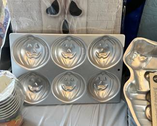 Lots of cake pans