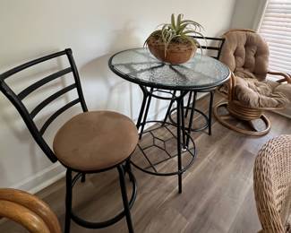 High Top with 2 stools