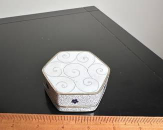 C43 - $85. Vintage Japanese Inaba Cloisonne Enamel Floral Trinket Box. Measures 3" across x 1.25" tall. Enamel is in very good condition!