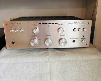 C118 - $400. Marantz Console Stereo Integrated Amplifier. Model 1030. Powers on.