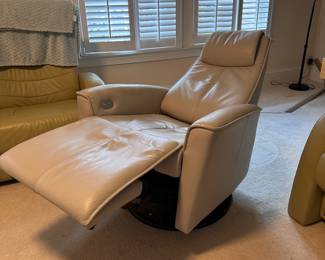 C6 - $200. Fjords Swivel, Rocking, Power Recliner. Off white / Grey Color. *HAS CAT DAMAGE* Measures 32" wide x 31"deep x 40" tall. (Seat is 21" wide - feels narrow) No holes or rips but significant scratches on the arms and back - see photos! If you have cats and this is going to happen anyways this is a great price for a leather power recliner.