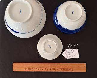 C150 - $25. Set of 3 Warai Neko Smiling Cat Porcelain Bowls.