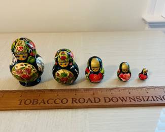 C122 -$15. Russian Matryoshka Nesting Dolls. 5 Pieces.